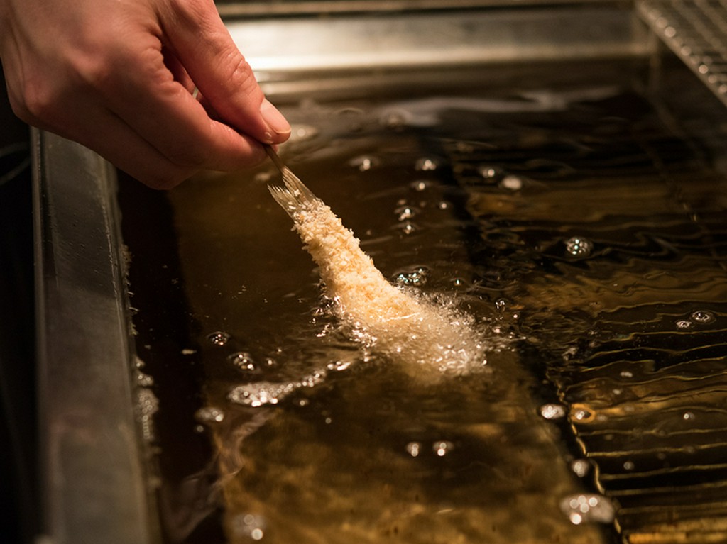 新鮮素材を1匹丸ごと使用。カラッとした衣とフワフワの白身が美味しい『きす』