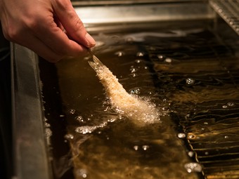 新鮮素材を1匹丸ごと使用。カラッとした衣とフワフワの白身が美味しい『きす』