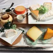 レストラン内にチーズショップを併設しているので、様々な美味しいチーズを楽しむことができます。チーズのソムリエである池田氏に、チーズの事何でも相談できるのが嬉しい限り。