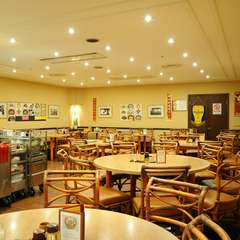 テーブルを囲んで和気あいあいと盛り上がりましょう