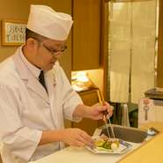 和みの空間で、厳選食材の美味しさをお楽しみください。一品ずつ丁寧につくり、思いが届く料理を心がけています。人とのつながりを大切に、お客様に喜んでいただけるようスタッフ一同温かくお迎えいたします。