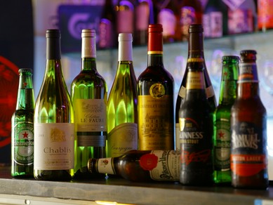 イタリアやフランスワインを中心に豊富なアルコールメニュー