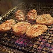 炭火でじっくり焼き上げた渾身の一品！　文句なしの一番人気！