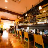 大野シェフの味を求め、日々多くの人が足を運んでいます。その中には、【ラ・パペリーナ】開店当初より通い続ける人も。人々の忘れがたい味が、ここにはあるのです。