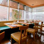 アラカルトだけでなくコース料理も用意されているので、デートには最適。料理に合うワインを揃え、女性好みのスイーツも自家製です。ふたりが満足できる時間を過ごせるでしょう。