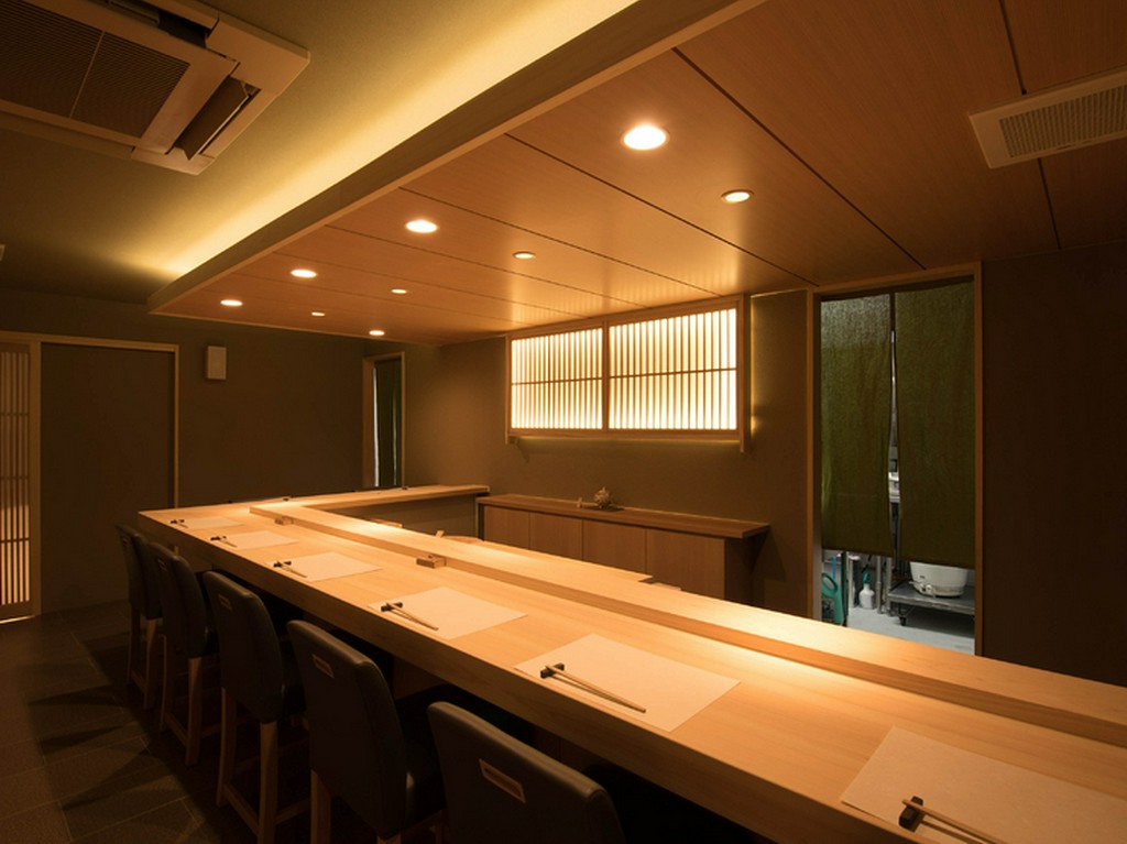 カウンターだからこそ、間近に感じる臨場感溢れるおもてなし