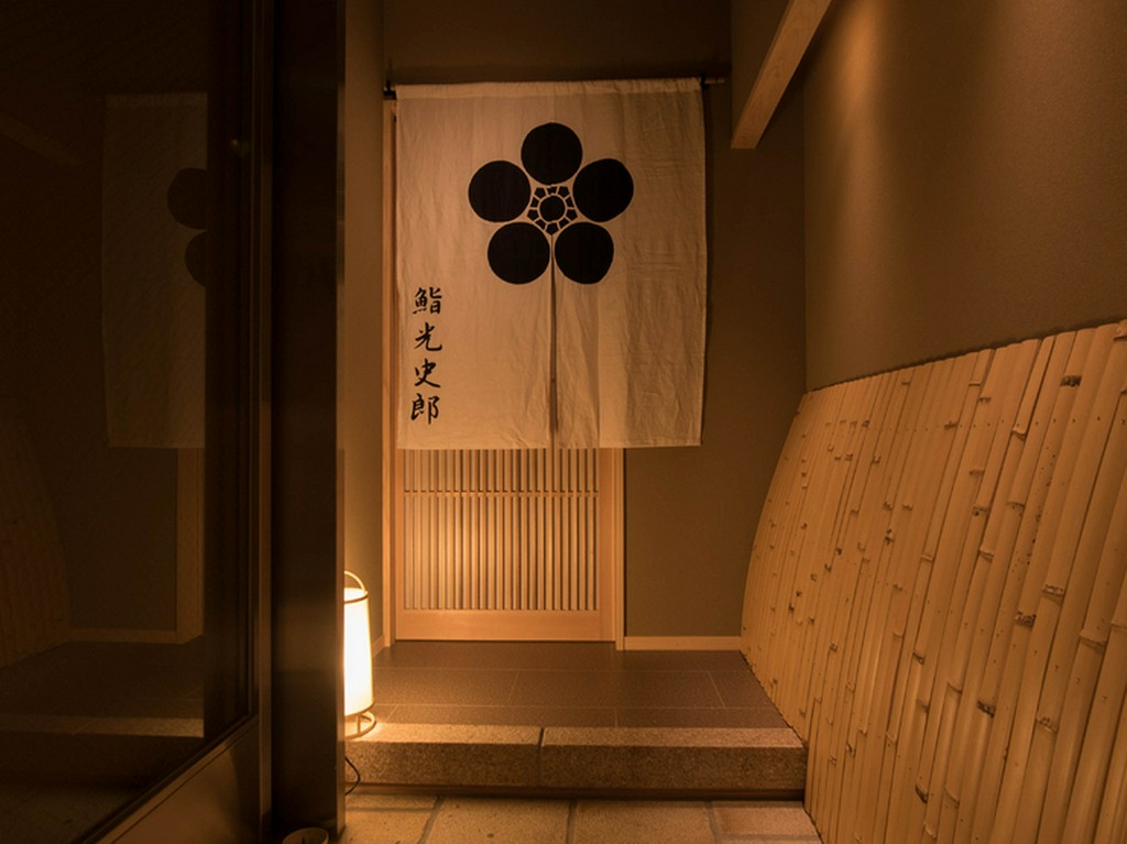 大人のデートを心置きなく体感できる、凛とした空間