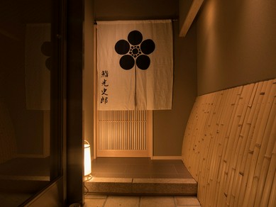 大人のデートを心置きなく体感できる、凛とした空間