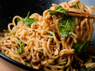 もうひとつの看板。特製タレがよく絡む『汁なし胡麻担担麺』