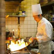 気さくなスタッフがお出迎えしますので、気軽にご入店ください。副店長や店長は【仙台ホテル】で宴会などを担当していましたので、その経験を活かし、丁寧で親切な対応をいたします。