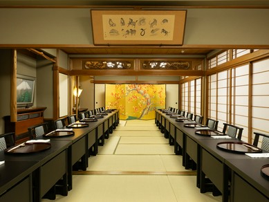 大小さまざまな完全個室で寛ぎのひとときを