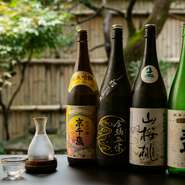 季節に合わせた新鮮な食材を使ったコースを、ご予算に応じて各種ご用意。他では味わえない旬のお料理を是非福助で楽しみませんか。料理に合わせながら選ぶ器も、会話のあてにどうぞ。