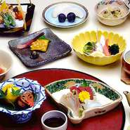 ◇会席 白川 8,800円
◇会席 鴨川 11,000円
◇会席 北山 7,700円
※税込・個室奉仕料別