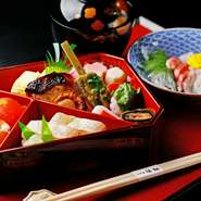 季節の味覚を盛り込んだ、気軽にお楽しみいただける御膳をご用意しております。ご予約の際はお電話でお問い合わせください。
※お座敷（個室）ではご利用いただけません。