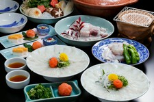 伝統を守り続け、旬の鮮魚と旬食材をふんだんに盛り込んだお料理をご堪能ください。