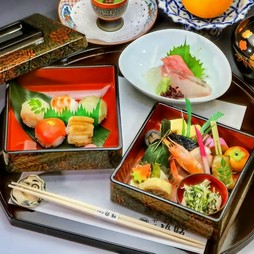 春の気軽なお集まりにぴったりの、趣向を凝らしたスペシャルな料理を期間限定でご提供します。
