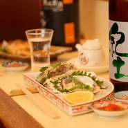店主は、食材の冷解凍の研究に携わってきた“鮮度管理のスペシャリスト”。それだけに素材には徹底的にこだわっています。現在は料理人として研究を続け、新たな逸品を生み出すため日々試作を重ねているとのこと。