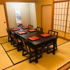 和風の個室が3部屋あり、プライベート空間での宴席も楽しめる