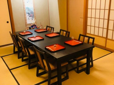 和風の個室が3部屋あり、プライベート空間での宴席も楽しめる
