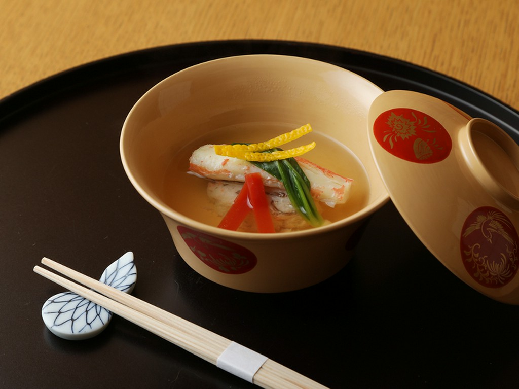 出汁の優しさと旬食材の旨みに心から和める『季節の吸物椀』