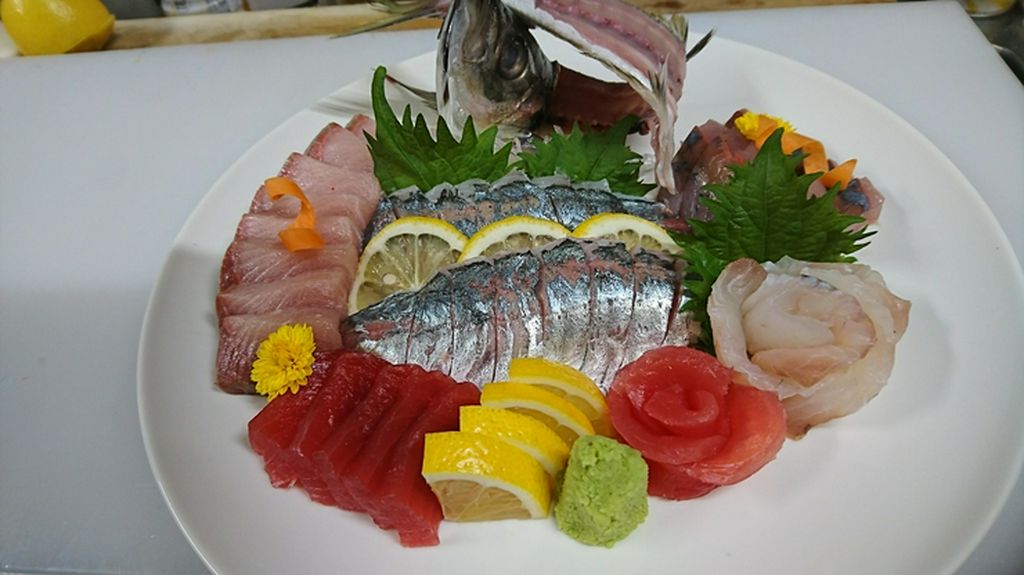 日々厳選している日本各地の旬魚を堪能『お造り盛り合わせ(写真は一例です)』