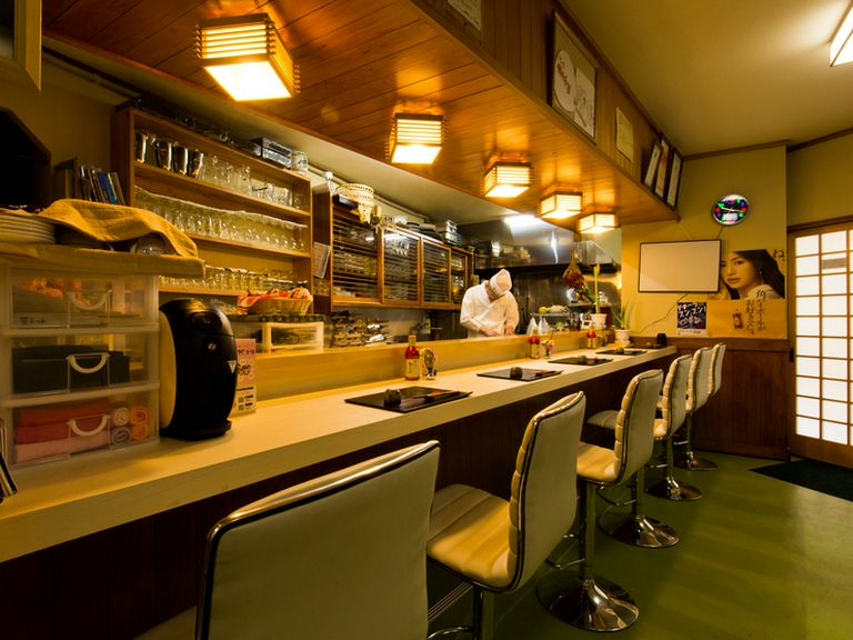 大人数の宴会も広々と利用できる座敷席を完備