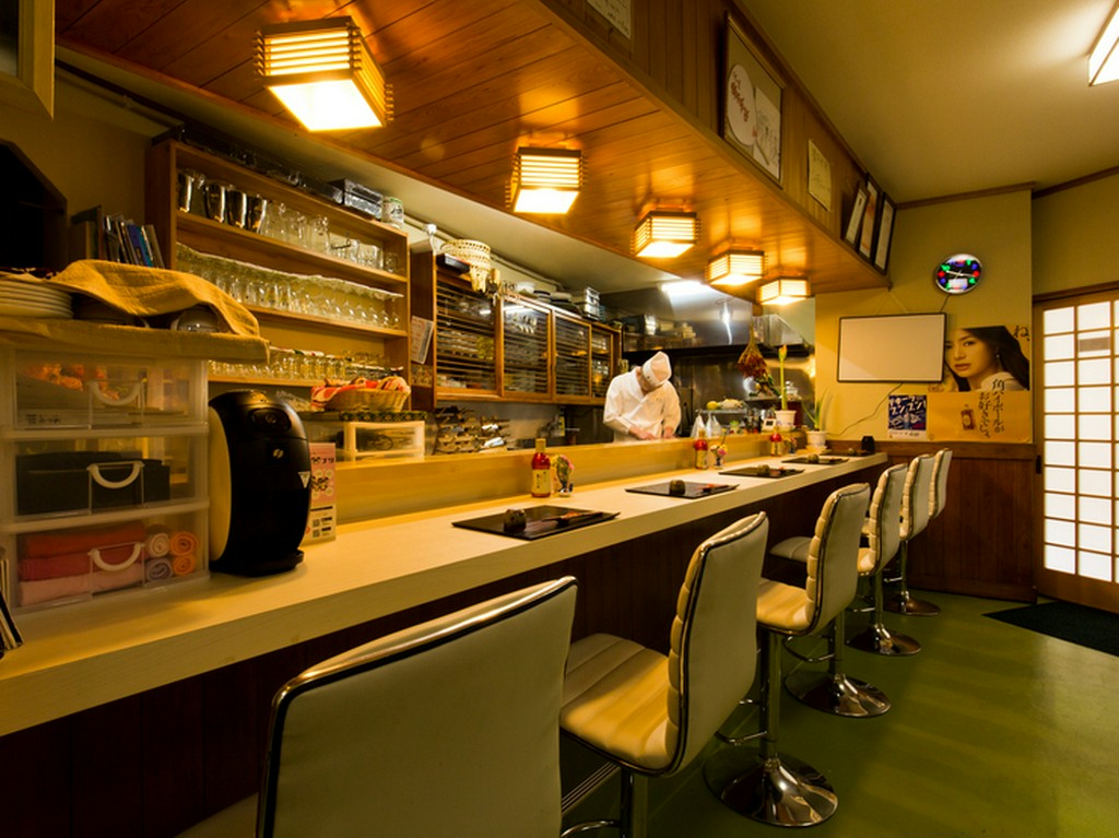 大人数の宴会も広々と利用できる座敷席を完備