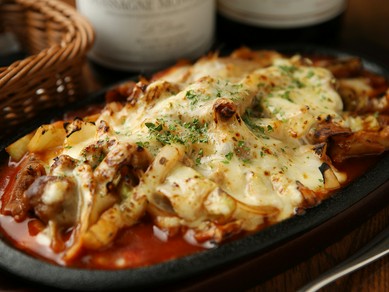 ときわ亭の定番メニューをイタリアンで！『ときわ亭の味噌ホルモンチーズ焼き』