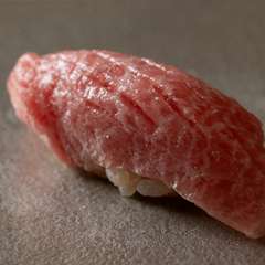 香りと食感を重視して選ぶ近海の本鮪『中トロ』