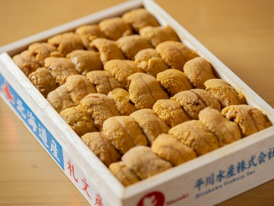 北海道を中心に選りすぐり、とろけるような甘みのある『ウニ』
