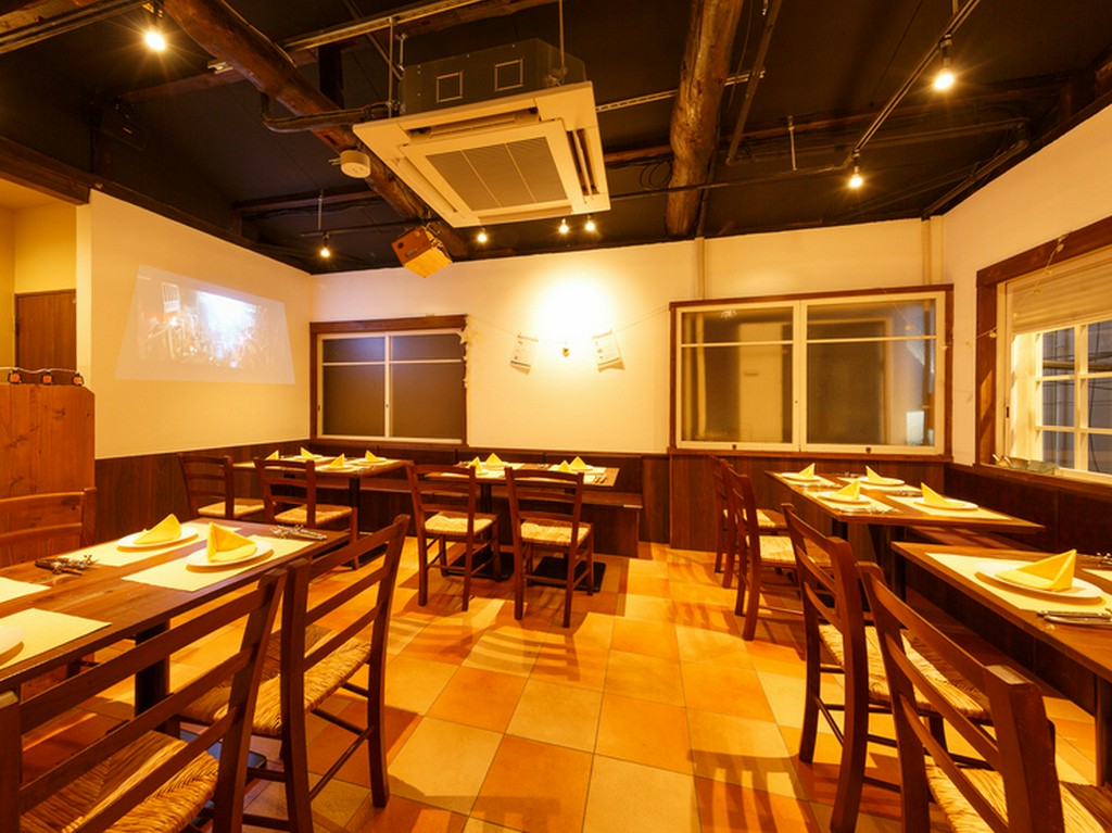 落ち着いた雰囲気の店内で、ゆったりとお食事を満喫できる