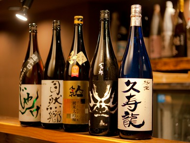 全国の名蔵元の日本酒、幅広い味わいの焼酎、多彩なワインが集う