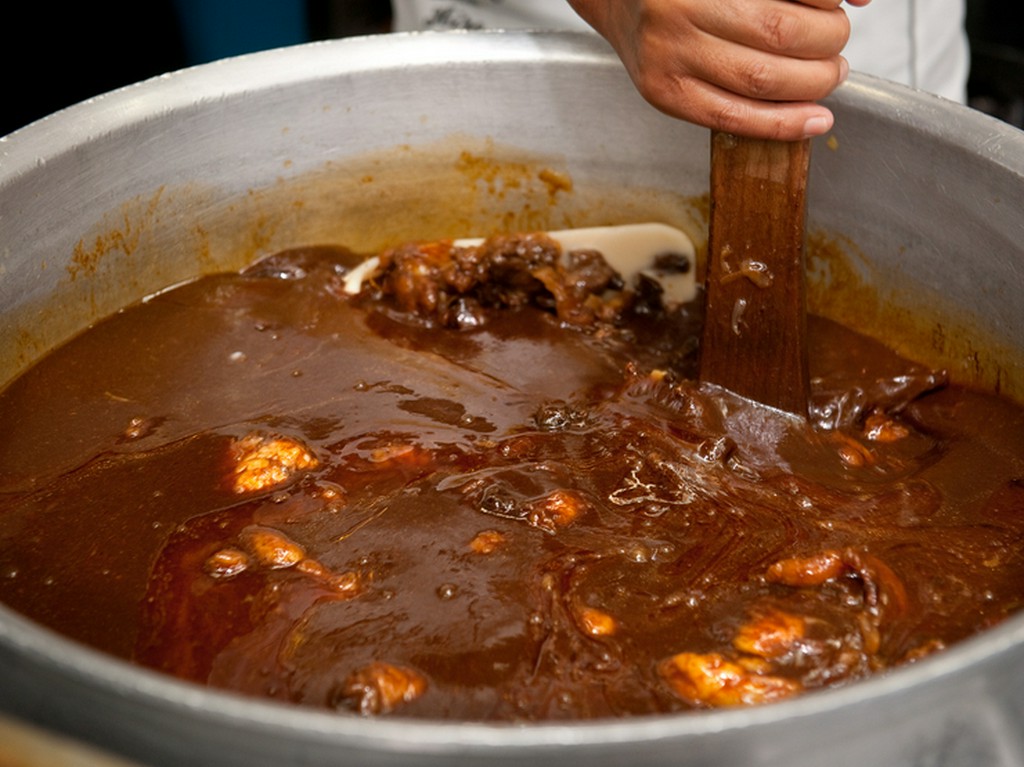 丹精込めて煮込んだデミグラスソース