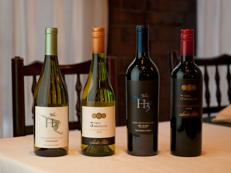 洋食に合うワインを中心に、焼酎や日本酒まで幅広いラインナップ