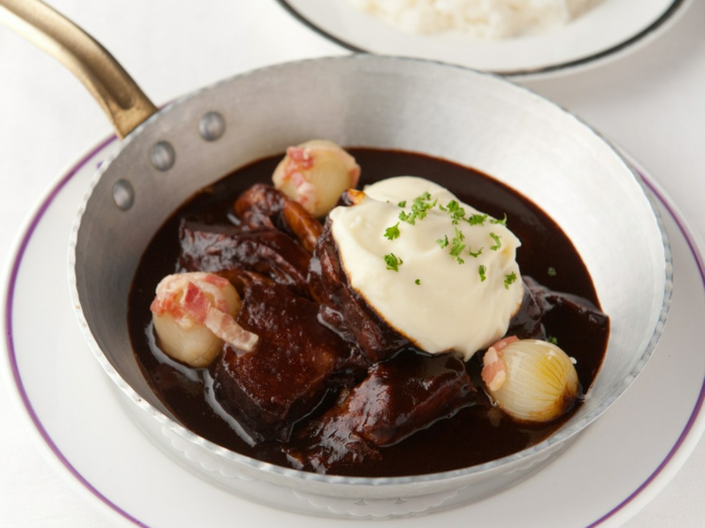１週間かけてじっくり煮込むデミグラスソースが濃厚な『ビーフシチュー』