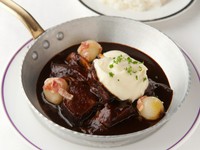 １週間かけてじっくり煮込むデミグラスソースが濃厚な『ビーフシチュー』