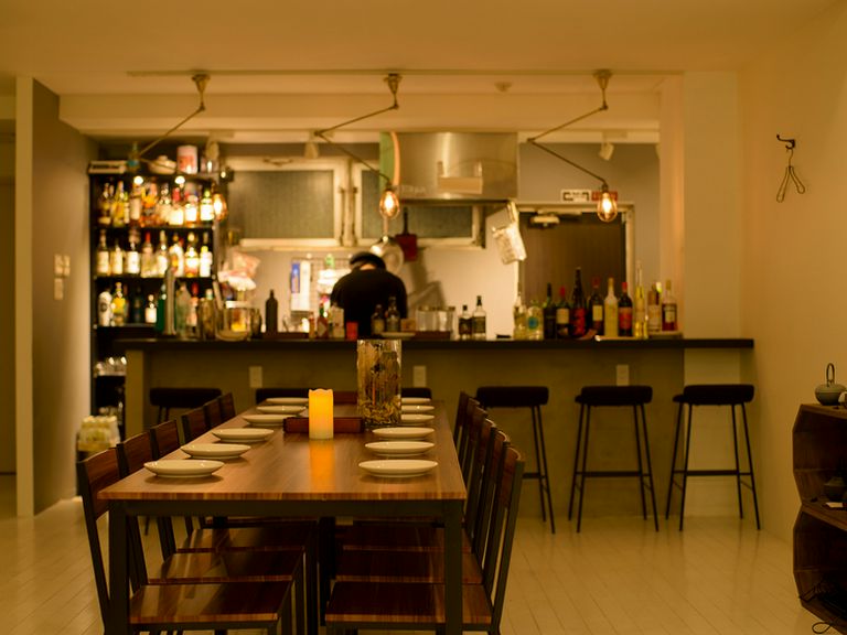 スタイリッシュな店内で、ゆったりくつろぎながらお食事を