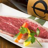 厳選した食材の中でも希少な部位にあたる『イチボ』をステーキ風に提供いたします。おすすめは、シンプルにワサビ醤油。肉本来の味をお楽しみください。
