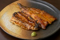 専門店の鰻を贅沢に味わえる人気メニュー。奥深い味わいが魅力『うなぎ　かば焼き』
