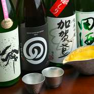 日本酒は酒屋との提携で、特約店のみが扱うことができる銘柄や県内の限定酒、あるいは県外の銘酒など、さまざまに取り揃えられています。定番はもちろん珍しいものが揃っているので好みの一本を見つけてみては。