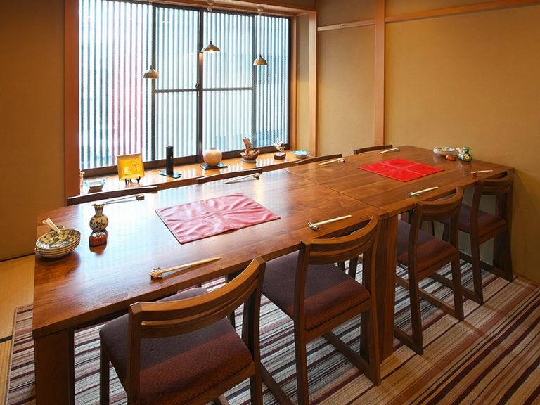少人数からグループまで、多様な人数で利用できる3つの個室