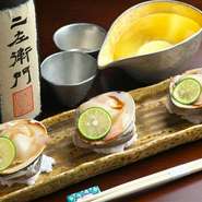 握りこぶしほどの、大きなものを極力選ぶようにしています。焼き上げると、旨みが濃厚になり、美味しさが凝縮。そのままはもちろん、すだちを軽く絞りさっぱりといただくのもおすすめです。