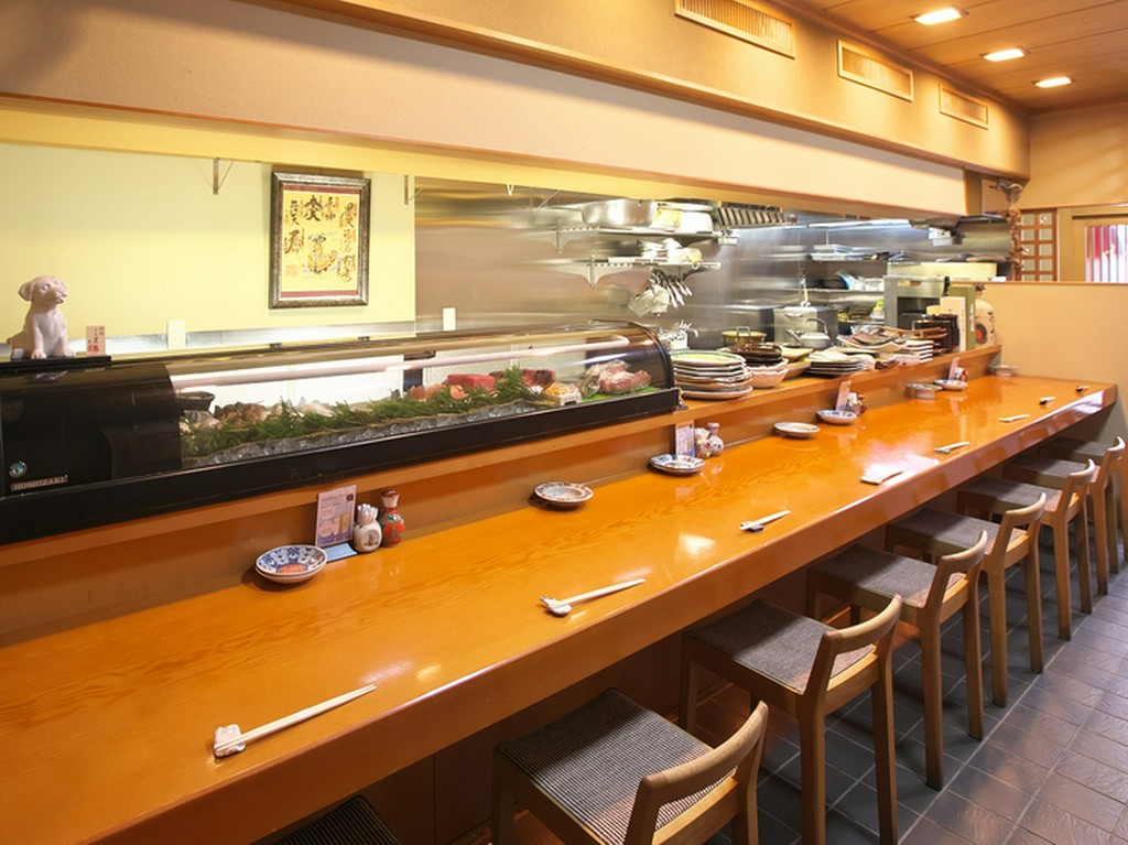 温もり感じる空間で、大切な方とじっくりと楽しむ海の幸