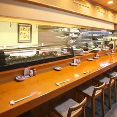 温もり感じる空間で、大切な方とじっくりと楽しむ海の幸