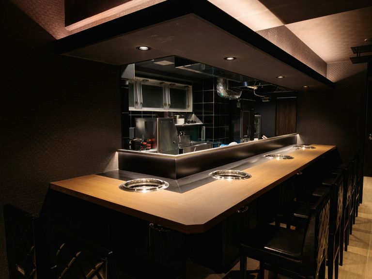 カウンター焼肉も楽しめる! 大人の一人飲み&グルメの特等席