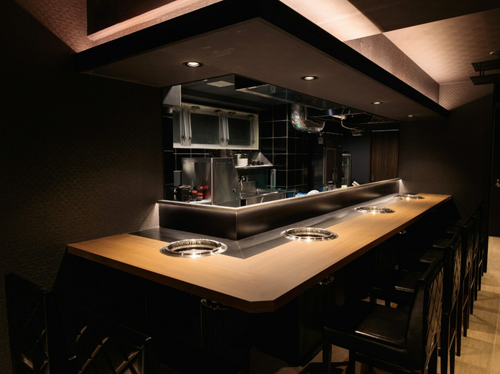 カウンター焼肉も楽しめる！　大人の一人飲み＆グルメの特等席