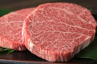 箸で切れるほど柔らかい! A5等級厳選の黒毛和牛『特選ヒレ』