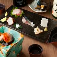 「ノーフィッシュ・ノーライフ」をテーマに、新鮮な魚を使った色彩豊かなおもてなしで人びとを魅了。魚をしっかりと輝かせるため、野菜なども1つひとつ吟味されています。そのこだわりに抜かりはありません。