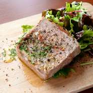 『コリっ』と触感がたまらない！！
ハンバーグを口いっぱいに感じられる研究に研究を重ねた果てに完成した一品

直ぐに出るので是非ともご注文を♪