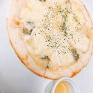 ブリー、ゴルゴンゾーラ、パルメザン、シュレッドチーズの４種類！！
他のお店と何が違う？？

なぜかリオのピザは超美味しいんです♪